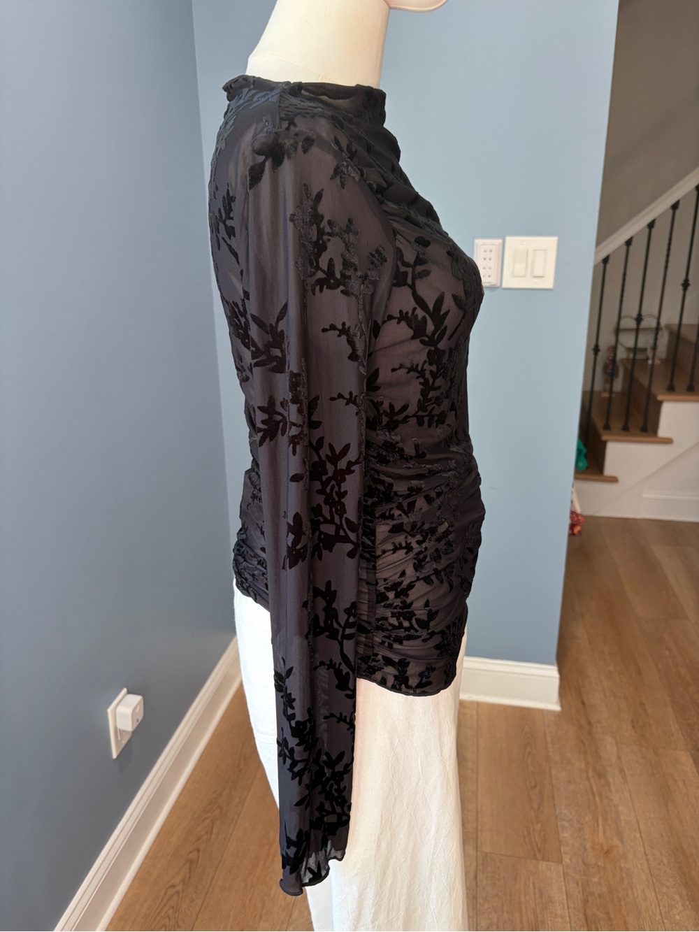 W.A.Y.F Black Floral Velvet Burnout Mesh Ruched Long Sleeve Top Size S - Picture 4 of 9